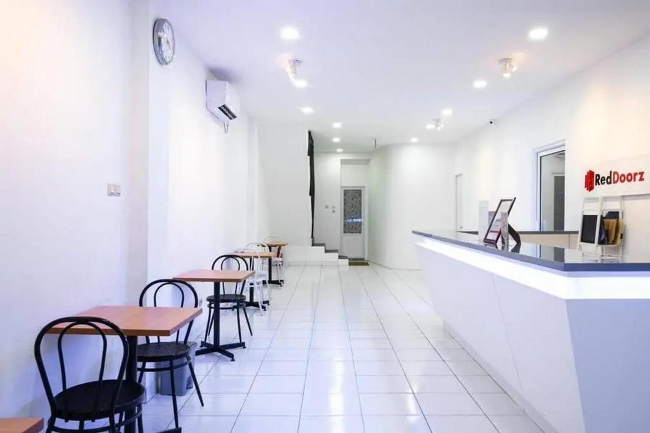 Reddoorz Hostel Near Taman Puring Giacarta Esterno foto