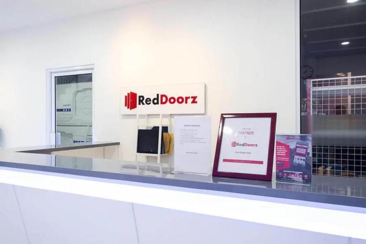 Reddoorz Hostel Near Taman Puring Giacarta Esterno foto