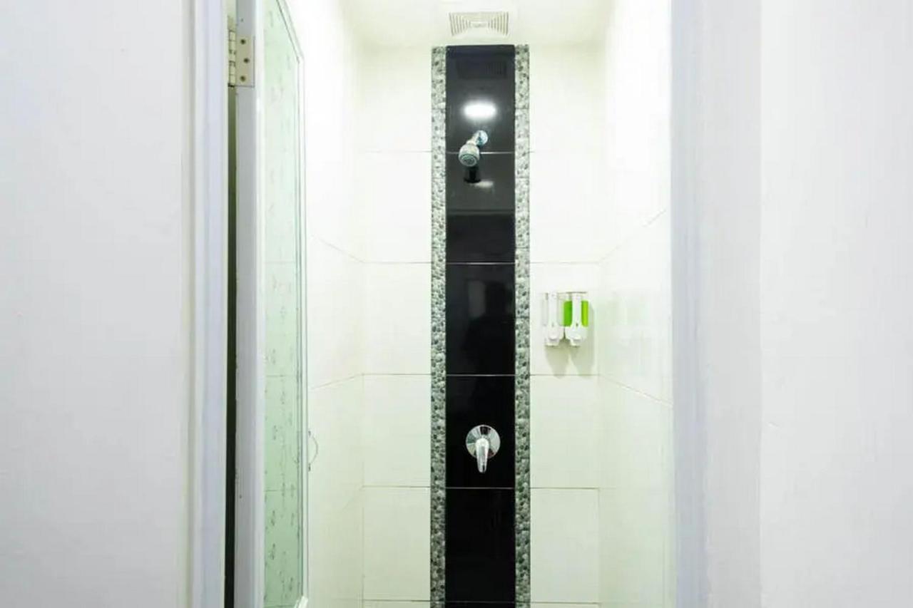 Reddoorz Hostel Near Taman Puring Giacarta Esterno foto