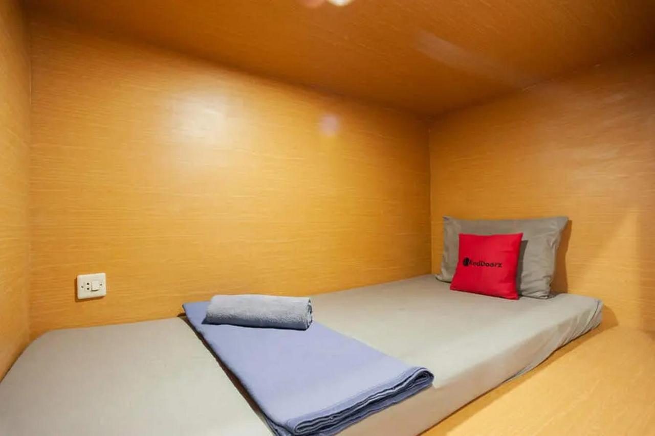 Reddoorz Hostel Near Taman Puring Giacarta Esterno foto
